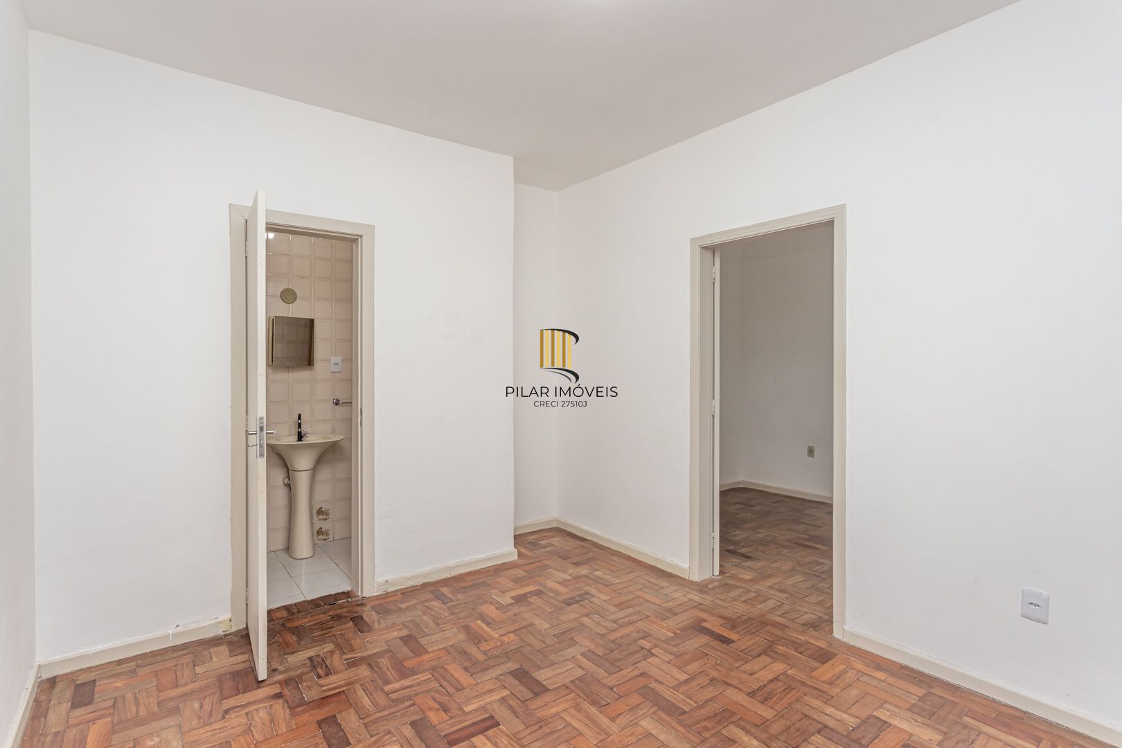 APTO DE 01 NO MENINO DEUS, DESOCUPADO