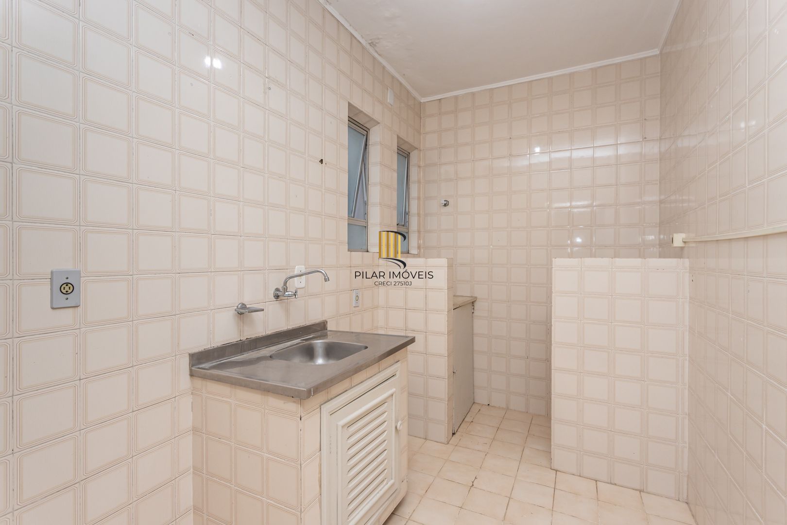 APTO DE 01 NO MENINO DEUS, DESOCUPADO