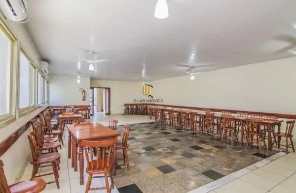 Apartamento no bairro Cristal de 2 dormitórios e vaga rotativa