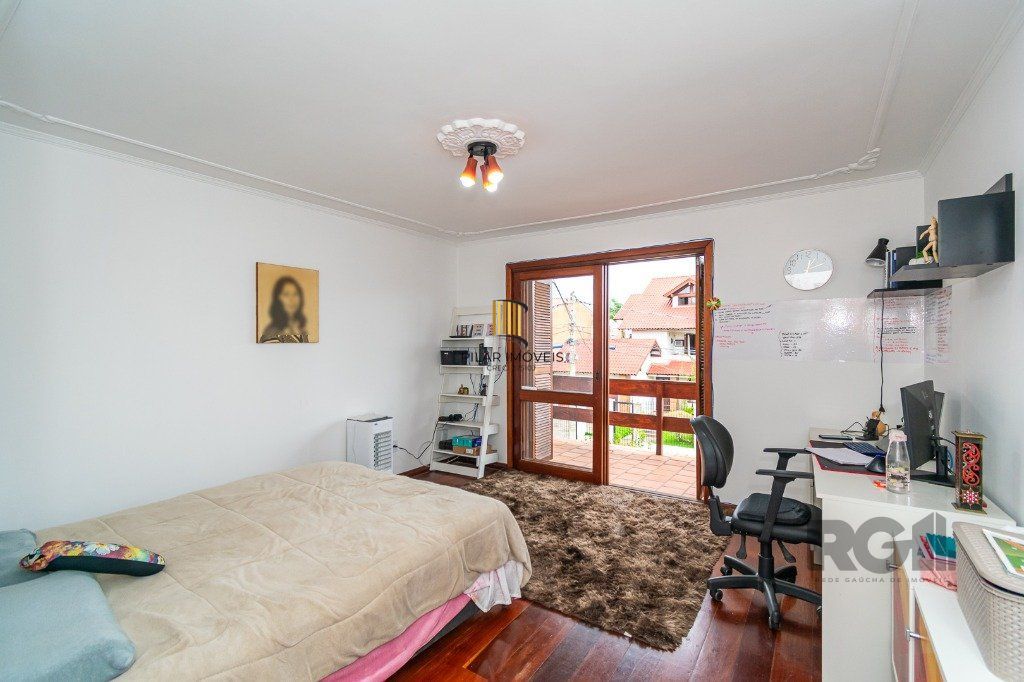 Casa no Jardim Itu com 5 dormitórios e 2 vagas e piscina
