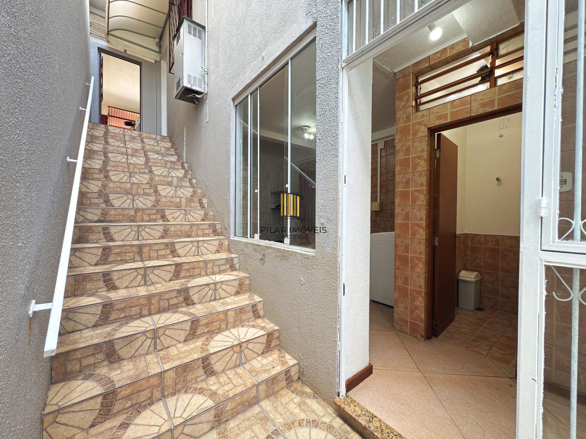 Casa 3 dormitórios no bairro Medianeira