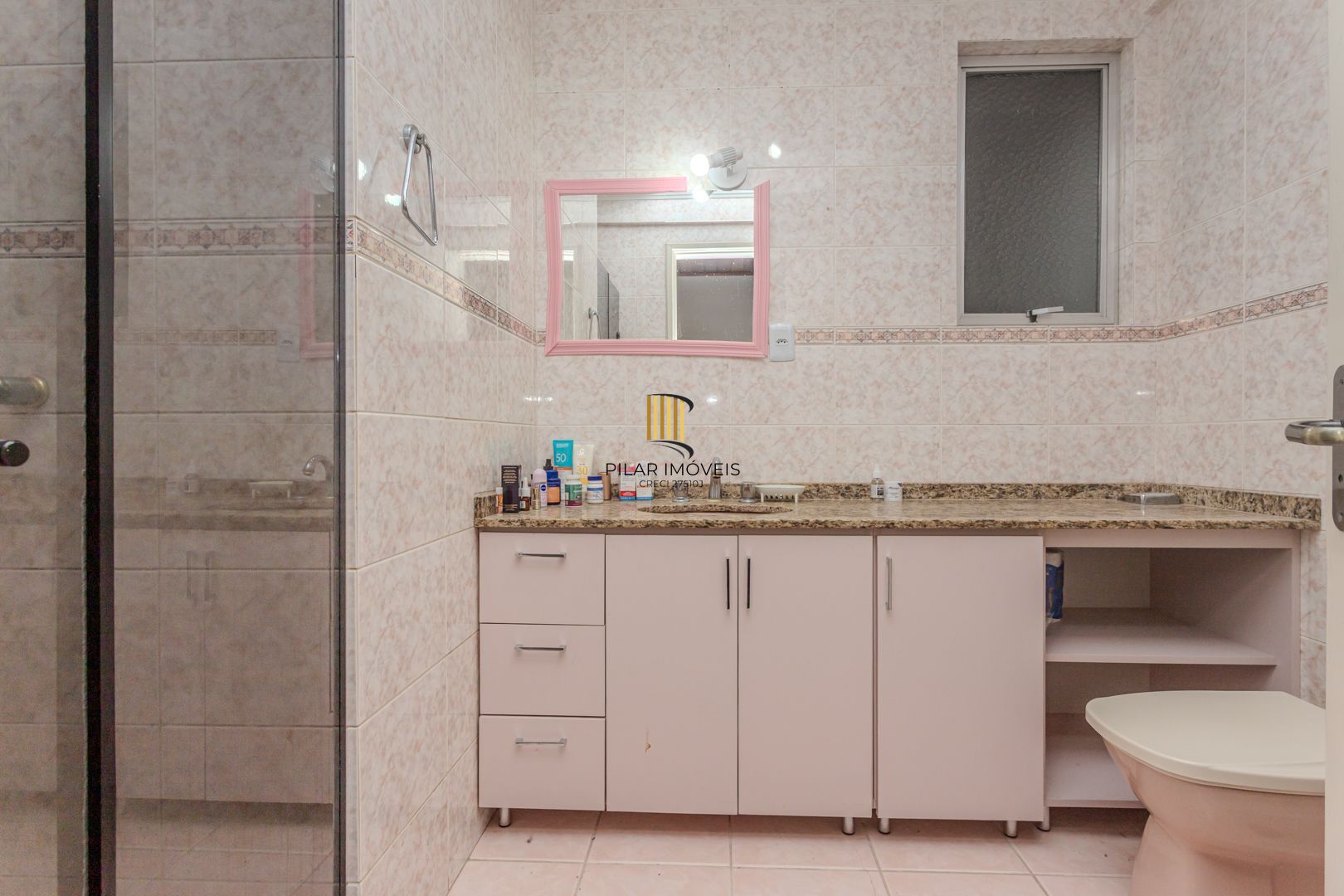 OCASIÃO 3 dormitórios, suíte e vaga, 106m² privativos, por R$ 400 mil