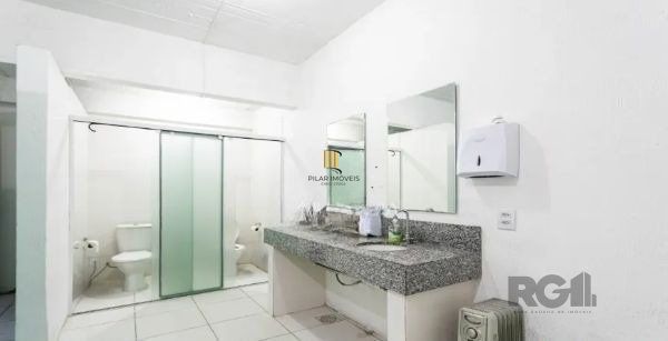 Casa no bairro Petrópolis de 3 dormitórios e 4 vagas