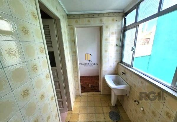 Apartamento no Passo D'areia de 2 dormitórios e vaga desocupado