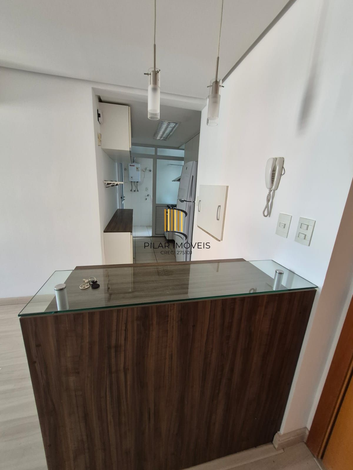 Apartamento no Centro de 2 dormitórios e 2 vagas DESOCUPADO