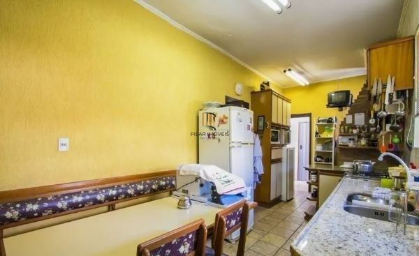 Casa sobrado no Petrópolis com 7 dormitórios e 4 vagas