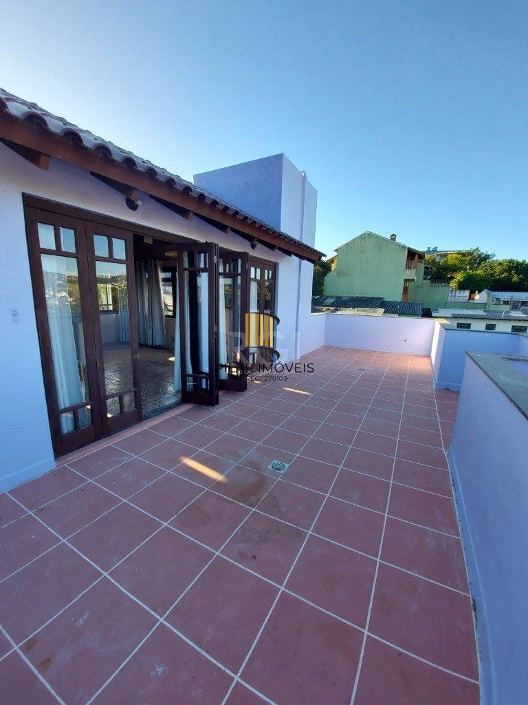 Casa de 5 dormitórios 6 vagas -no  Cristal