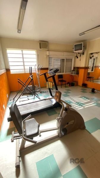 Apartamento no Cristal de 2 dormitórios, dependência e vaga