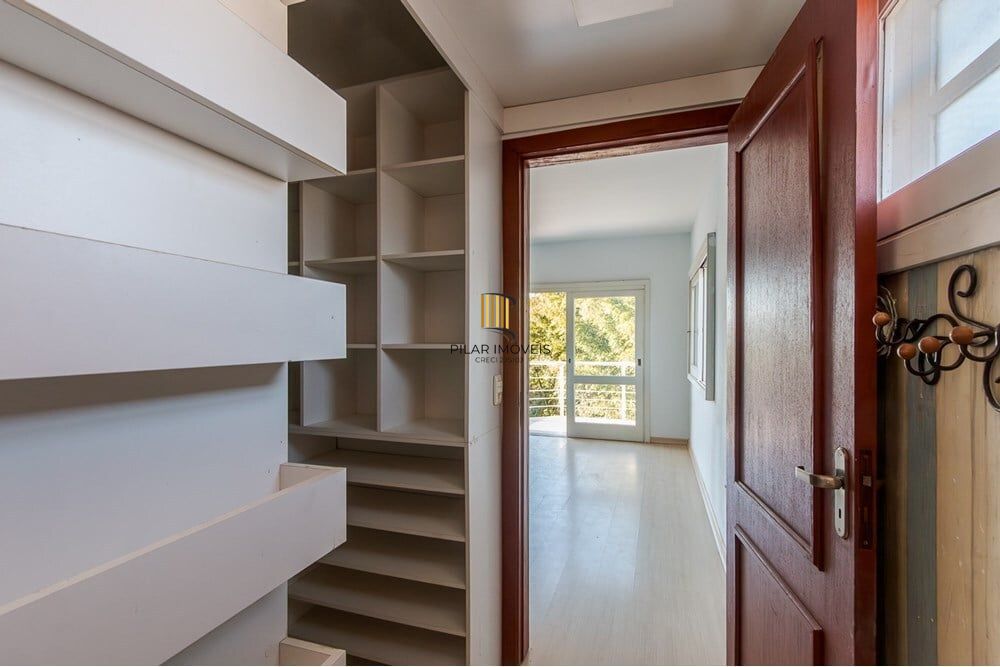 Casa de Condomínio com 3 Quartos à venda, 310m² - Vila Elsa