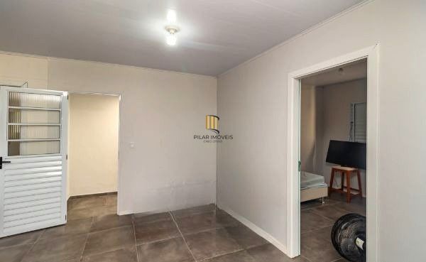 Casa no bairro Jardim Carvalho de 2 dormitórios e amplo pátio