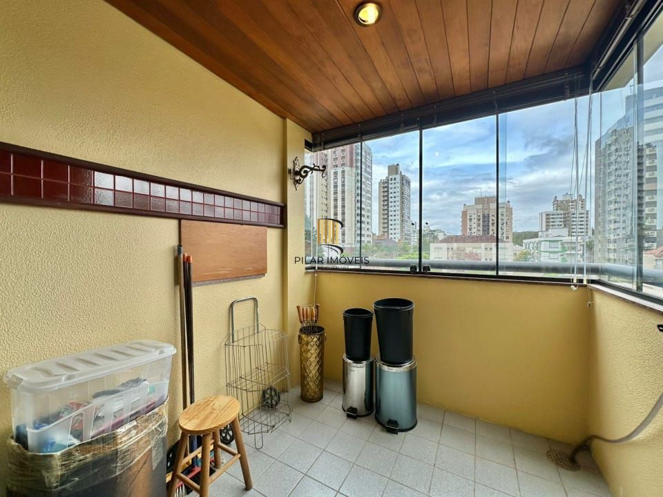 Apartamento 3 dormitórios no bairro Menino Deus