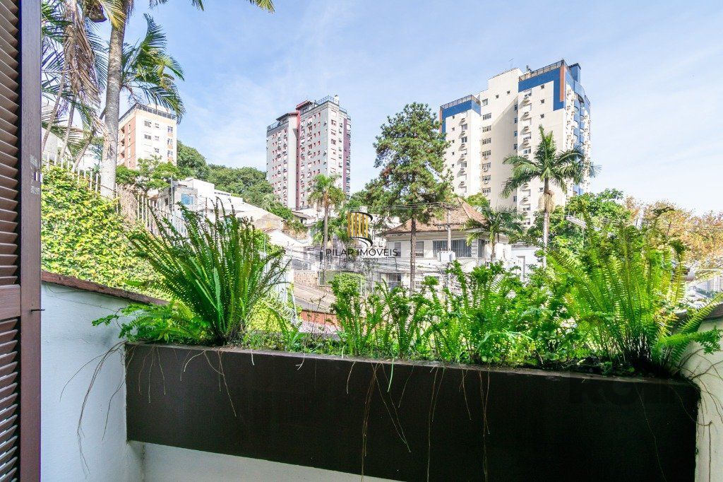 Sobrado no Moinhos de Vento de 4 dormitórios e 4 vagas