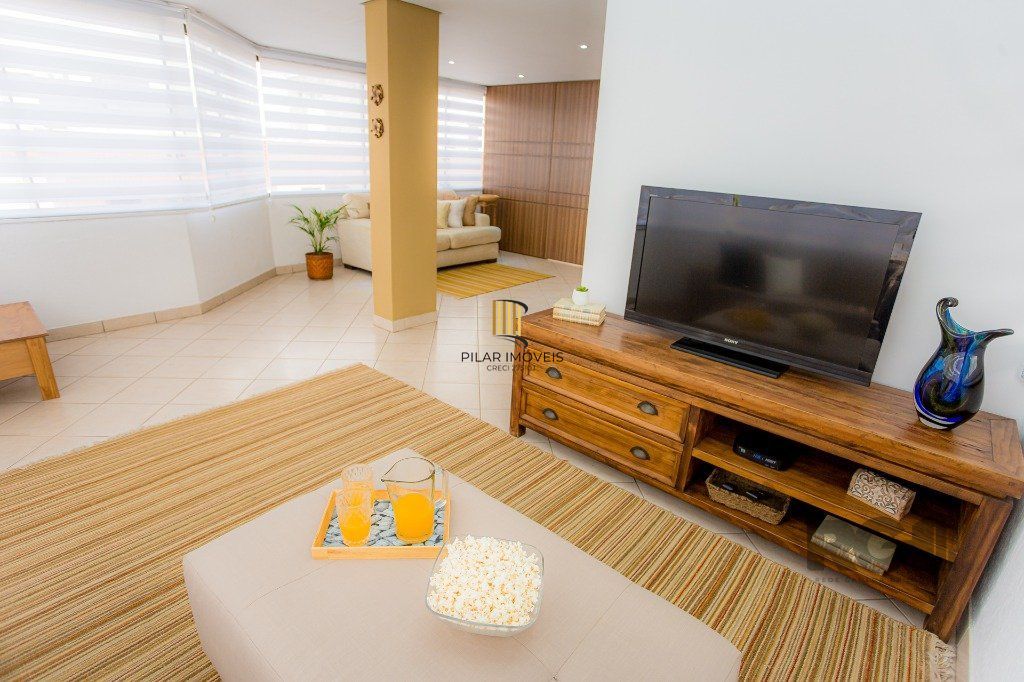 Cobertura no Jardim Planalto, de 3 dormitórios e 2 vagas com 260m²
