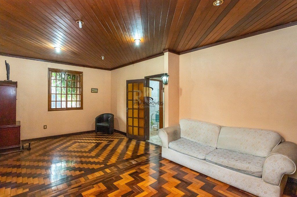 Casa sobrado no Jardim Botânico de 5 dormitórios e 2 vagas