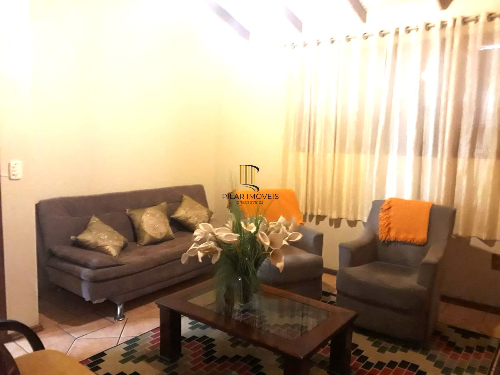 Casa sobrado no bairro Auxiliadora de 3 dormitórios e 3 vagas