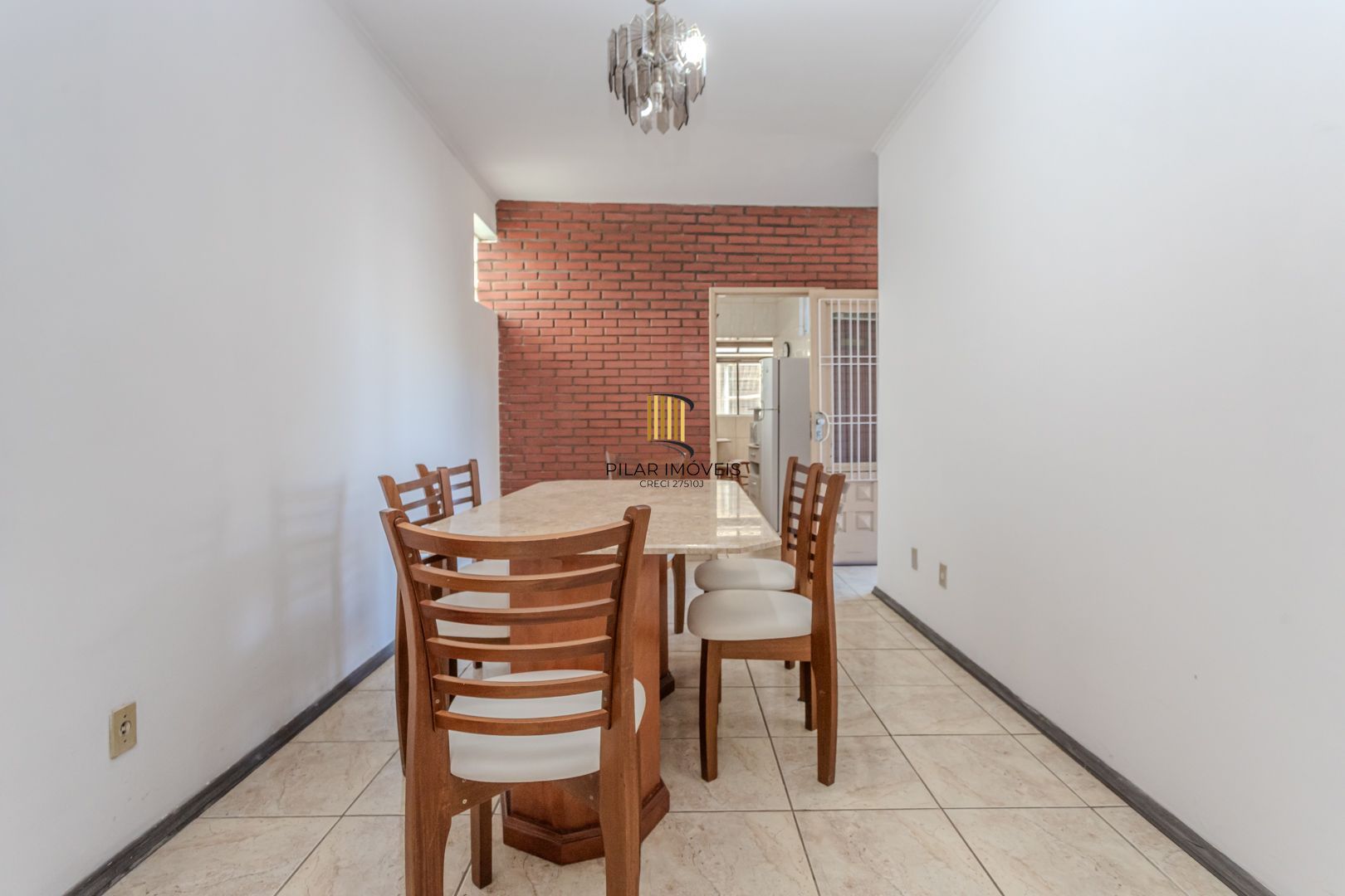 Prédio Residencial no Passo D'areia com 8 dormitórios e 8 vagas