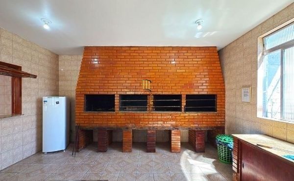 Apartamento no bairro Cristal de 3 dormitórios e vaga DESOCUPADO