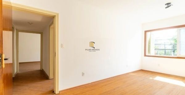 Apartamento no Petrópolis de 3 dormitórios e 2 vagas