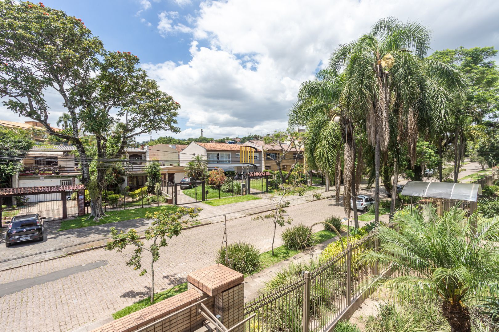 COBERTURA MOBILIADA COM VISTA PARA O GUAÍBA