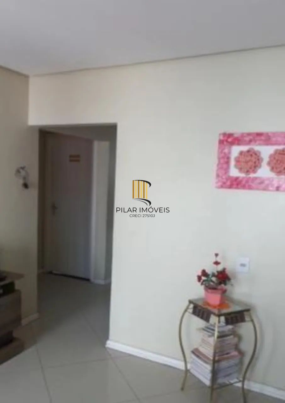 Casa 3 dormitórios no bairro Piratini