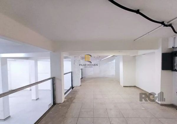 Libertas imobiliária aluga loja na Av. Assis Brasil com 530m²-Passo D`areia