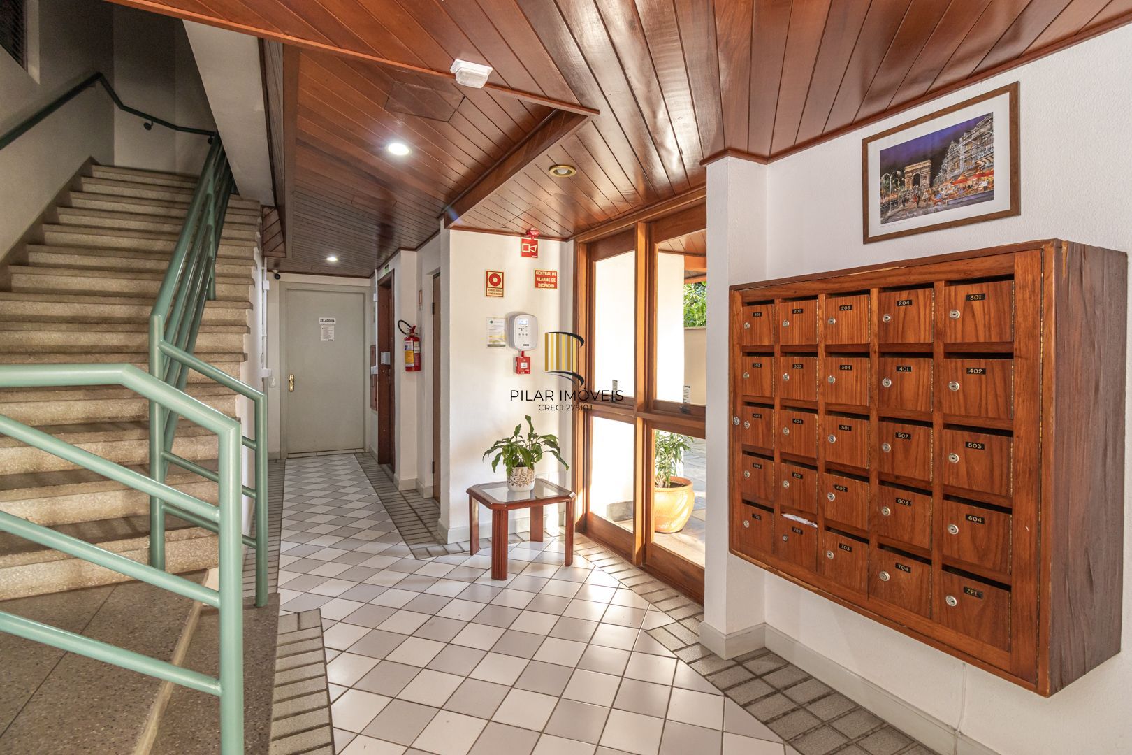 Cobertura no Menino Deus de 3 dormitórios e 2 vagas DESOCUPADO