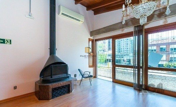 Casa 4 Dormitório(s) Bairro Petrópolis