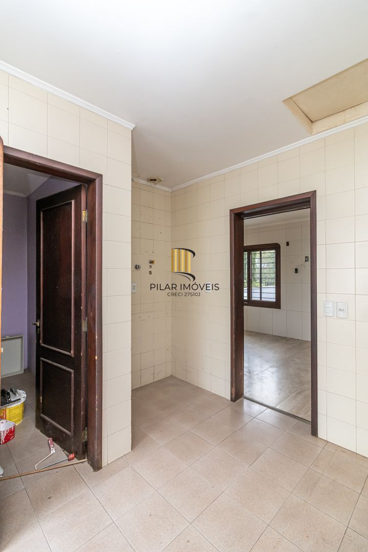 Casa no bairro Jardim Planalto de 3 dormitórios e 3 vagas