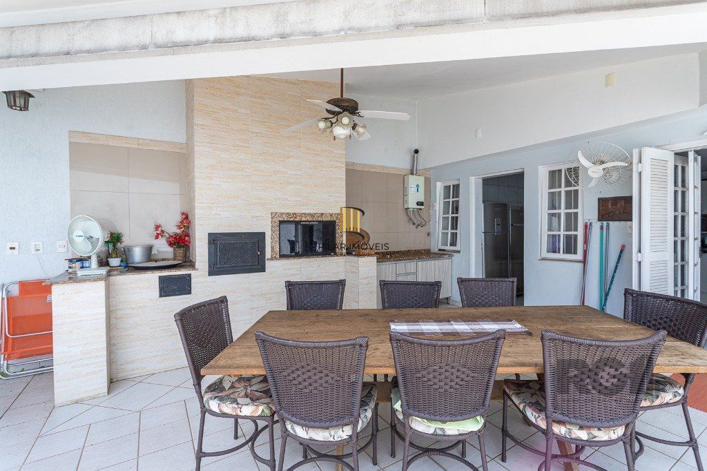 casa sobrado no Alto Petrópolis de 5 dormitórios e 3 vagas