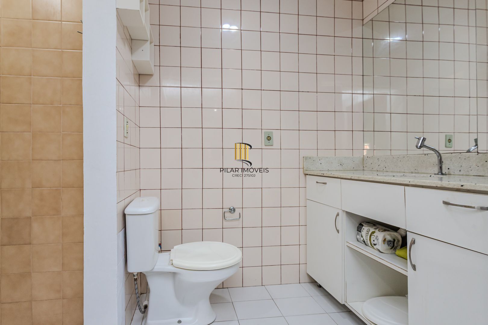 Casa no Partenon com 4 dormitórios e 4 vagas DESOCUPADA