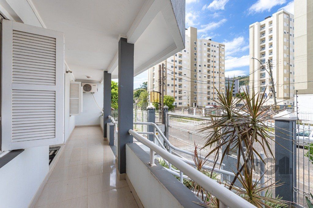 casa sobrado no Alto Petrópolis de 5 dormitórios e 3 vagas