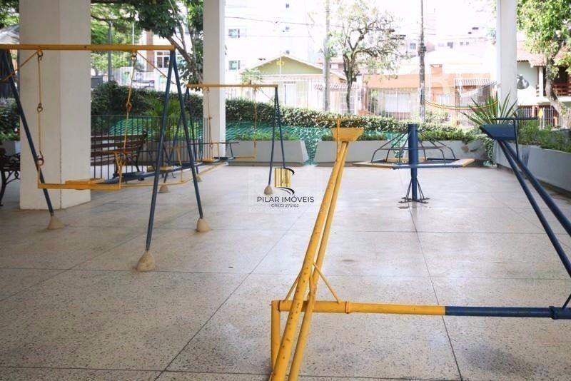 Apartamento no Petrópolis de 2 dormitórios e vaga