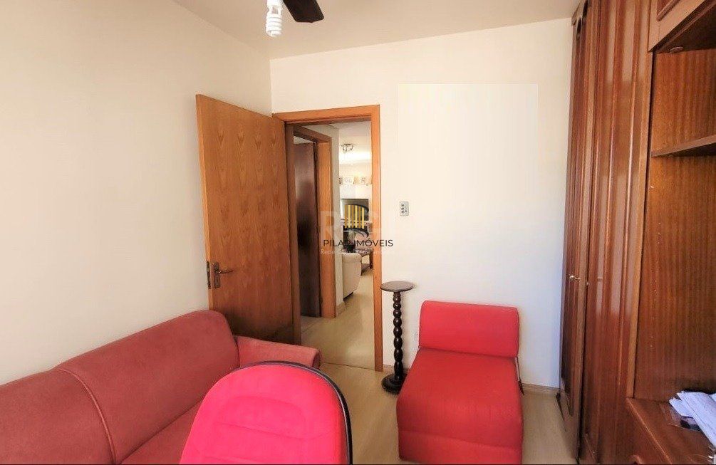 Apartamento no Petrópolis de 2 dormitórios e vaga