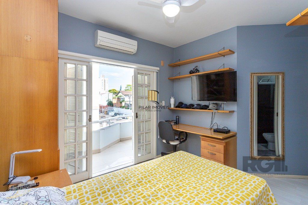 casa sobrado no Alto Petrópolis de 5 dormitórios e 3 vagas