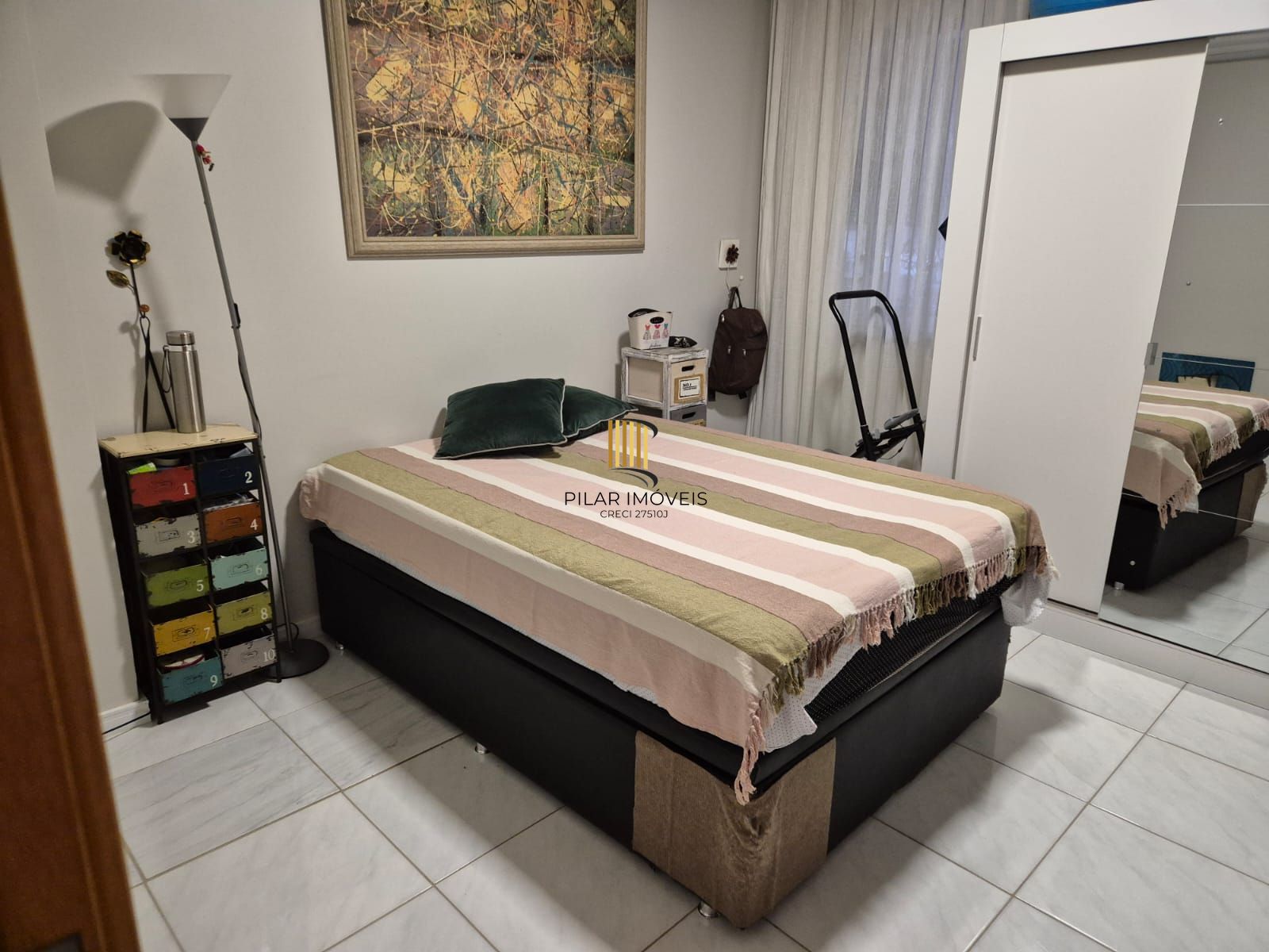 APARTAMENTO NO CENTRO DA CIDADE DE CHAPECÓ 02 DORM. 02 VAGAS, SEMI-MOBILIADO, CHURRASQUEIRA E ELEVADOR.