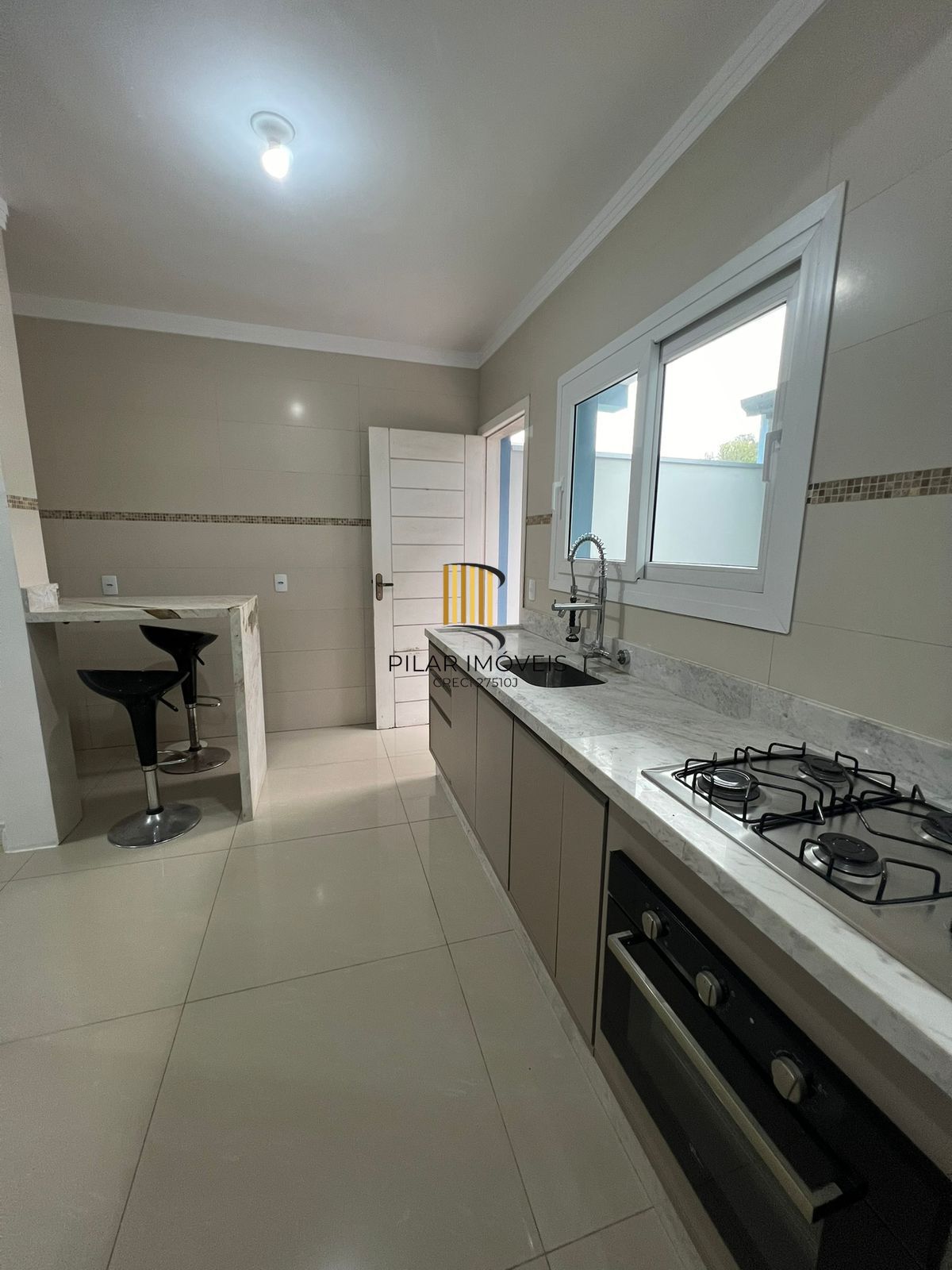 Casa sobrado em Gravatai de 3 dormitórios e 2 vagas