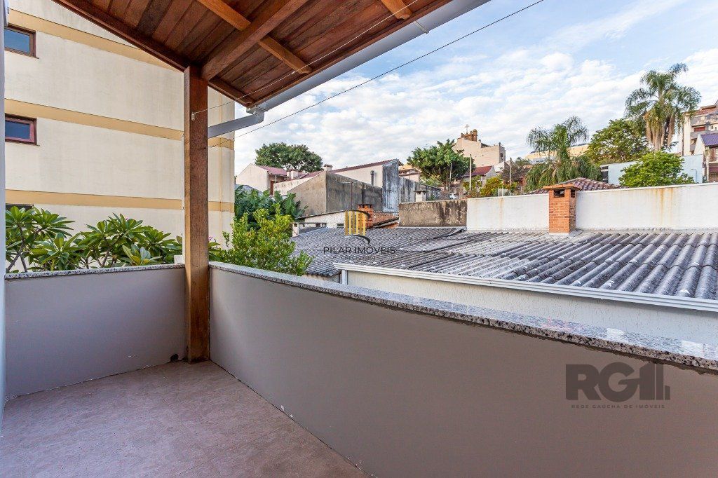Casa sobrado no bairro Santo Antônio de 4 dormitórios e 3 vagas
