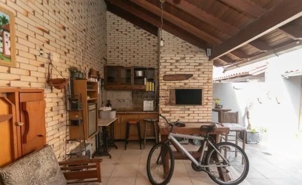 Casa sobrado no bairro Ecoville de 3 dormitórios e 4 vagas