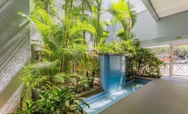 Apartamento no Centro de 2 dormitórios e 2 vagas DESOCUPADO