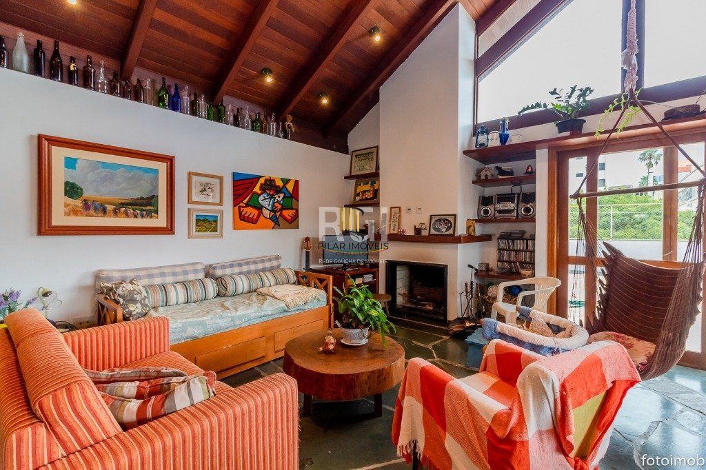Cobertura para Venda - 248.34m², 3 dormitórios, sendo 1 suites, 3 vagas - Petrópolis