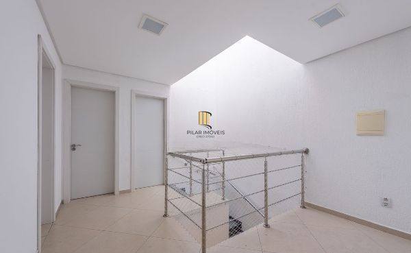 Casa sobrado no bairro Vila Ipiranga de 3 dormitórios e 2 vagas