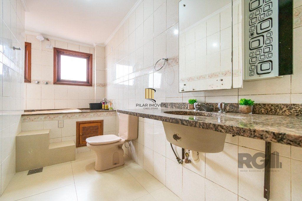 Casa no Jardim Itu com 5 dormitórios e 2 vagas e piscina