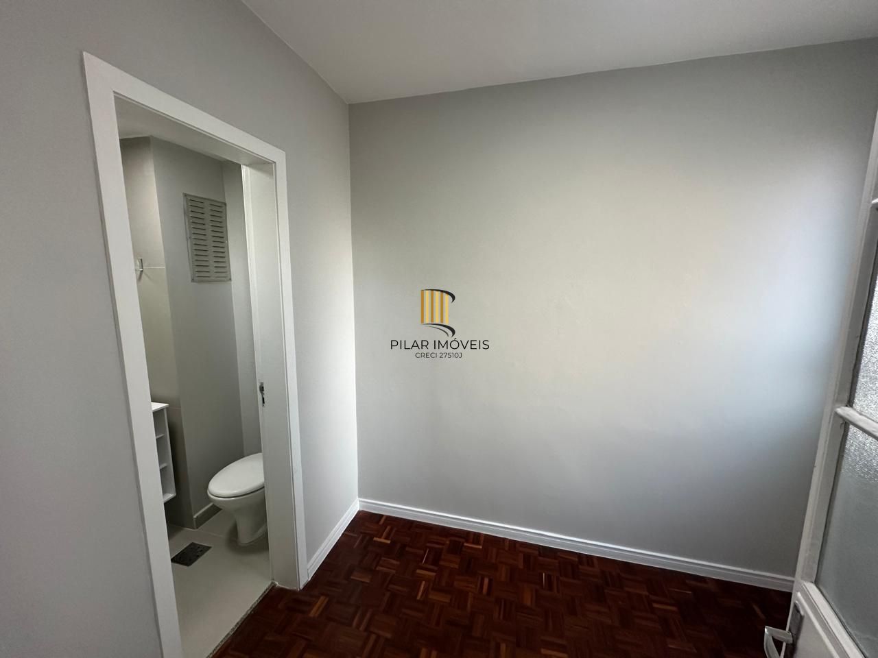 APTO COM 02 DORM. DEPENDENCIA EMP, TODO REFORMADO , SEMI-MOBILIADO, GARAGEM,  ELEVADOR