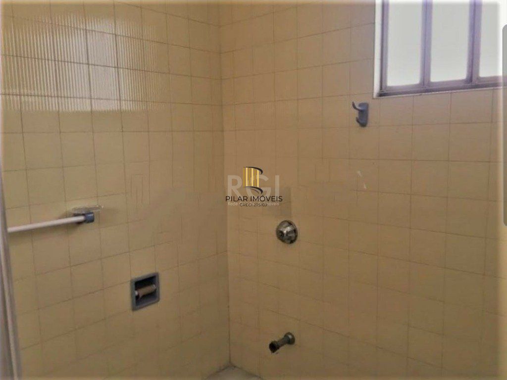 Casa de 3 dormitórios  4 vagas amplo terreno - Menino Deus