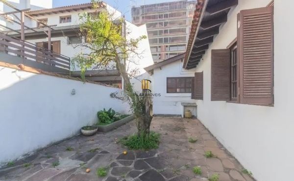Casa no bairro Jardim Botânico de 4 dormitórios e 3 vagas