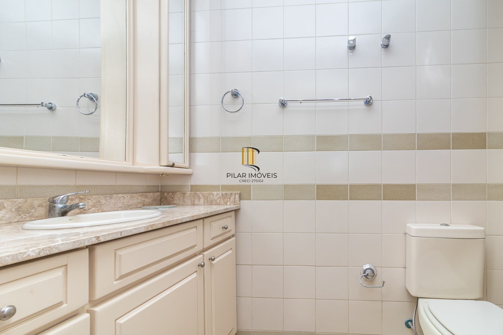 Cobertura no Menino Deus de 3 dormitórios e 2 vagas DESOCUPADO