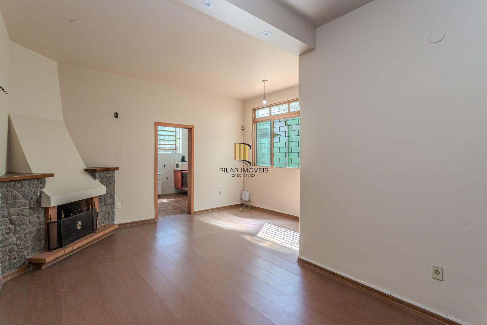 Casa sobrado no Partenon com 5 dormitórios e 4 vagas