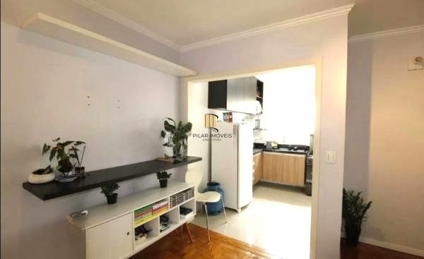 Apartamento no Petrópolis de 2 dormitórios REFORMADO