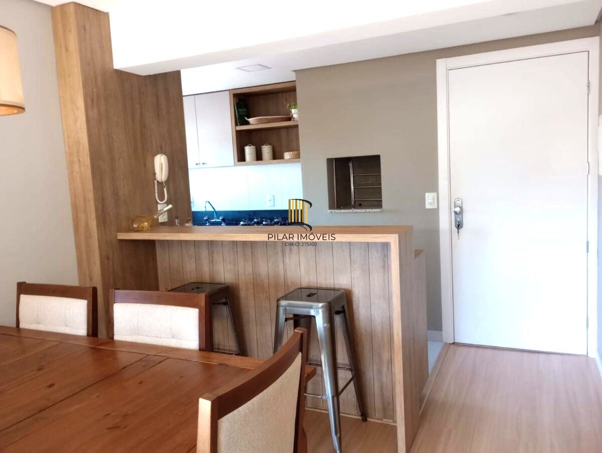 Apartamento de 2 dormitórios e 2 vagas DESOCUPADO