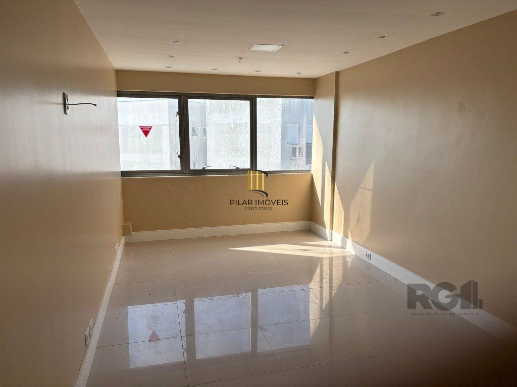 Sala comercial no ICON andar alto - desocupado
